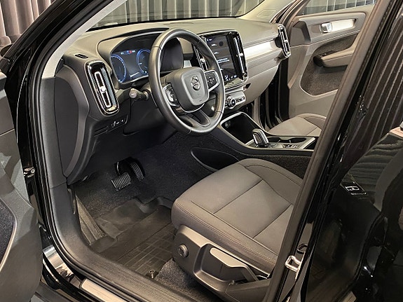 Volvo XC40 11 of 30