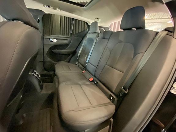 Volvo XC40 8 of 30