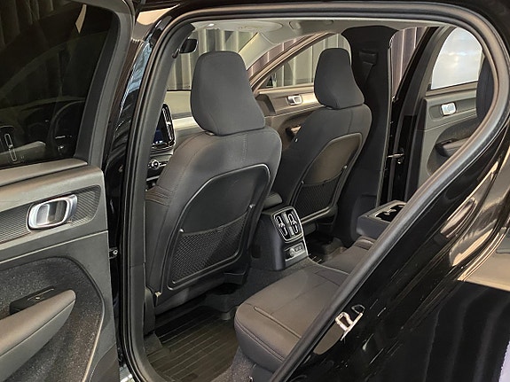 Volvo XC40 13 of 30