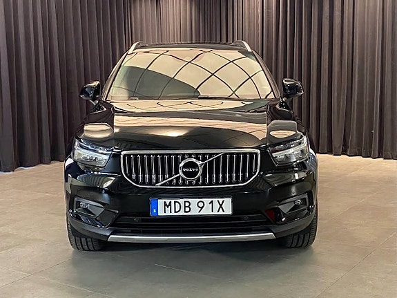 Volvo XC40 2 of 30