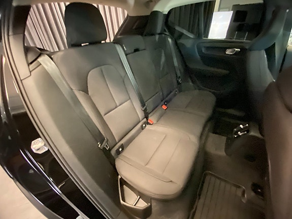 Volvo XC40 10 of 30