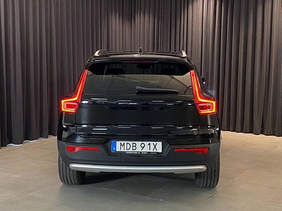 Volvo XC40 4 of 30