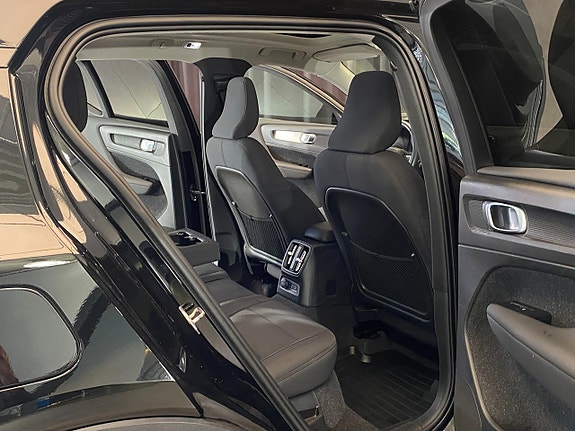 Volvo XC40 17 of 30