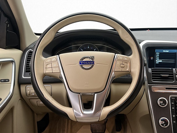 Volvo XC60 15 of 30