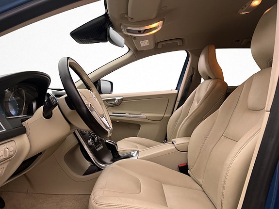 Volvo XC60 12 of 30