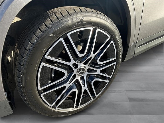 Mercedes-Benz GLA250 e 16 of 17