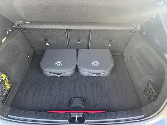 Mercedes-Benz GLA250 e 15 of 17