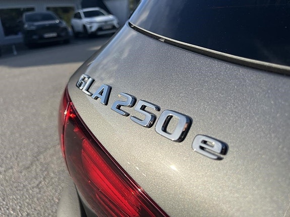 Mercedes-Benz GLA250 e 17 of 17