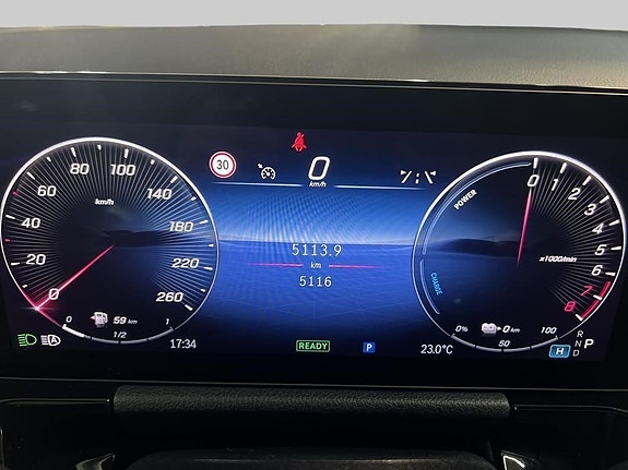 Mercedes-Benz GLA250 e 10 of 17