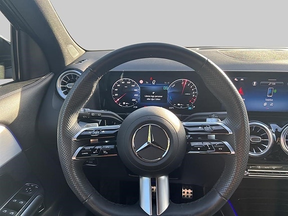 Mercedes-Benz GLA250 e 9 of 17
