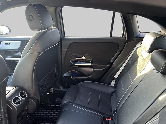 Mercedes-Benz GLA250 e 7 of 17