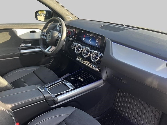 Mercedes-Benz GLA250 e 6 of 17
