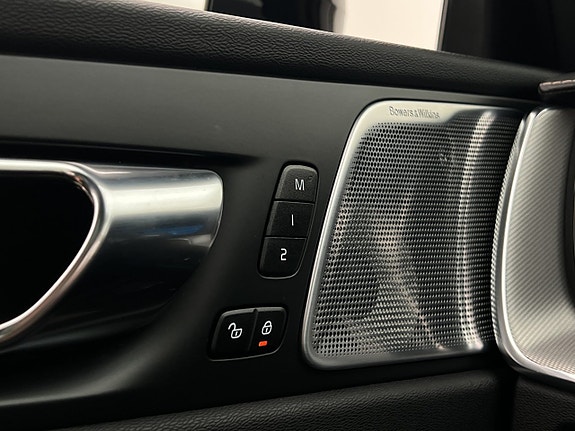Volvo XC60 12 of 30