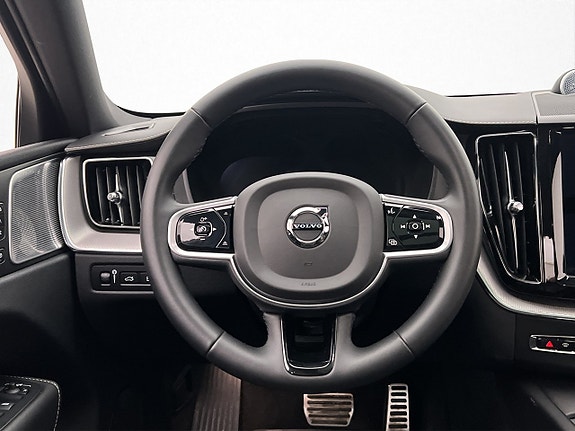Volvo XC60 13 of 30