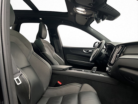 Volvo XC60 30 of 30