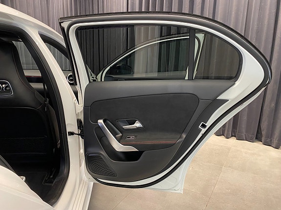 Mercedes-Benz A180 28 of 30