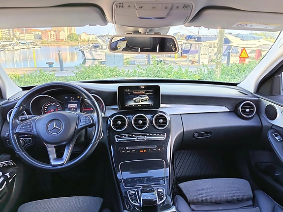 Mercedes-Benz C220 9 of 14