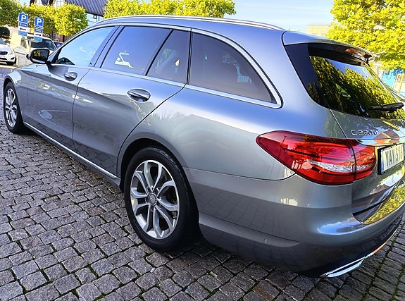 Mercedes-Benz C220 5 of 14