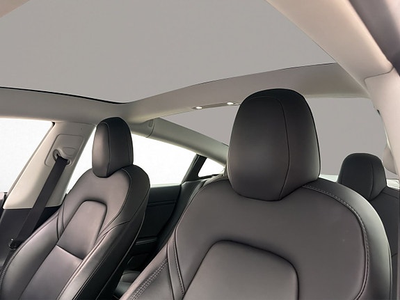 Tesla Model 3 11 of 30