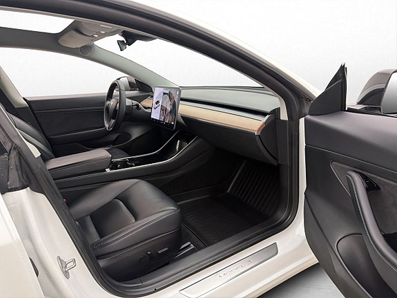 Tesla Model 3 25 of 30