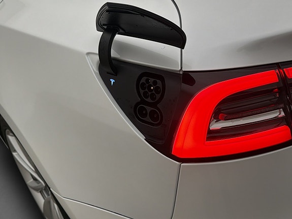 Tesla Model 3 28 of 30