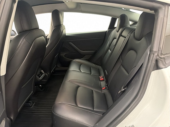 Tesla Model 3 27 of 30