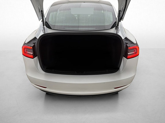Tesla Model 3 9 of 30