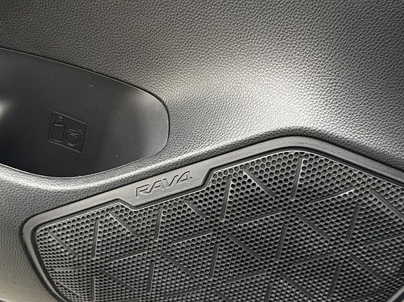 Toyota RAV4 14 of 30