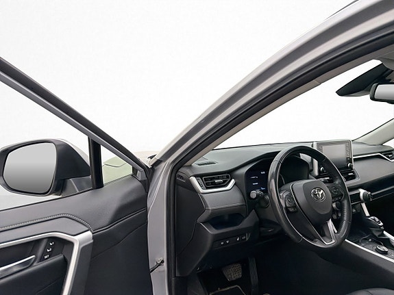 Toyota RAV4 12 of 30