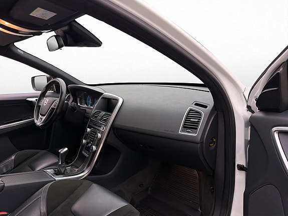 Volvo XC60 15 of 30
