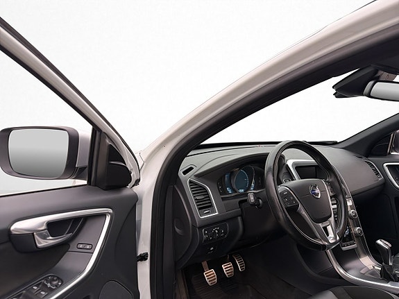 Volvo XC60 11 of 30