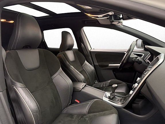 Volvo XC60 14 of 30
