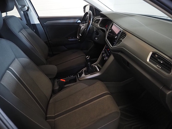 Volkswagen T-Roc 10 of 21