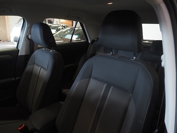 Volkswagen T-Roc 16 of 21