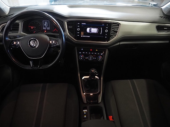 Volkswagen T-Roc 13 of 21