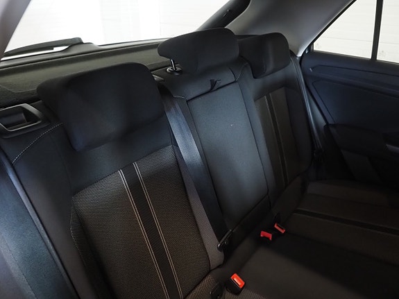 Volkswagen T-Roc 12 of 21