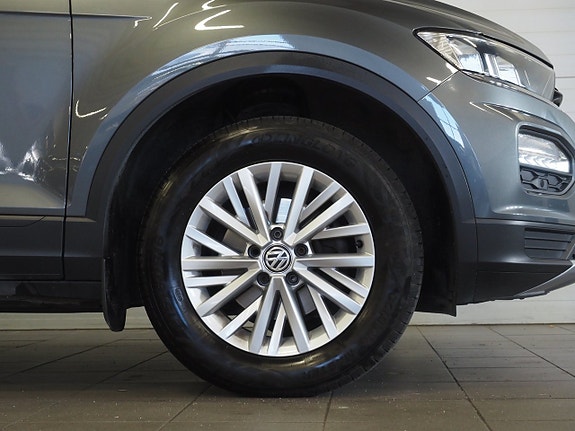 Volkswagen T-Roc 6 of 21