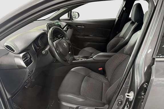 Toyota C-HR 7 of 12