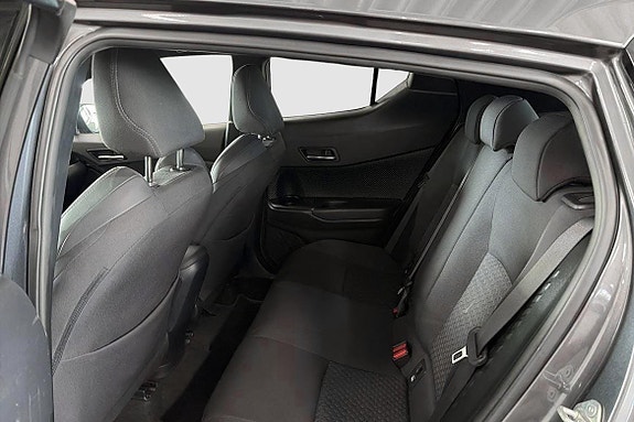Toyota C-HR 8 of 12