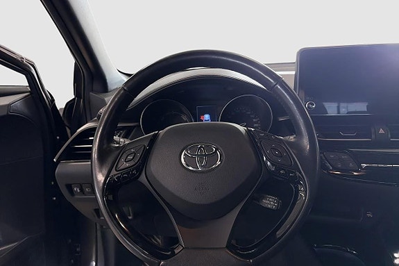 Toyota C-HR 10 of 12