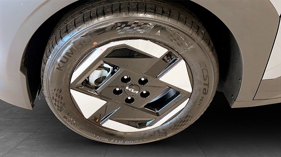 Kia EV3 9 of 13