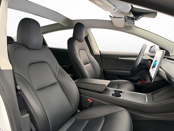 Tesla Model 3 16 of 30