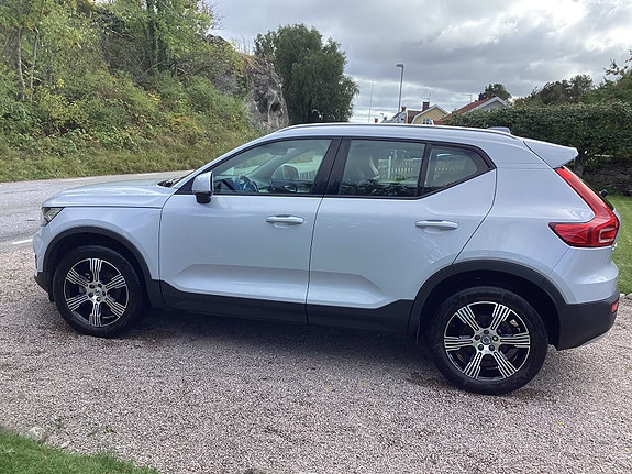 Volvo XC40 4 of 17