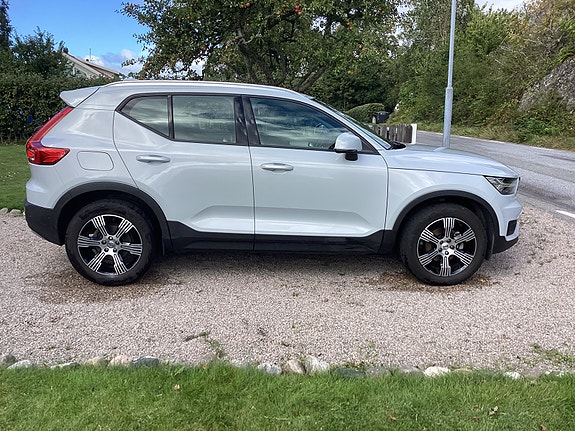 Volvo XC40 3 of 17