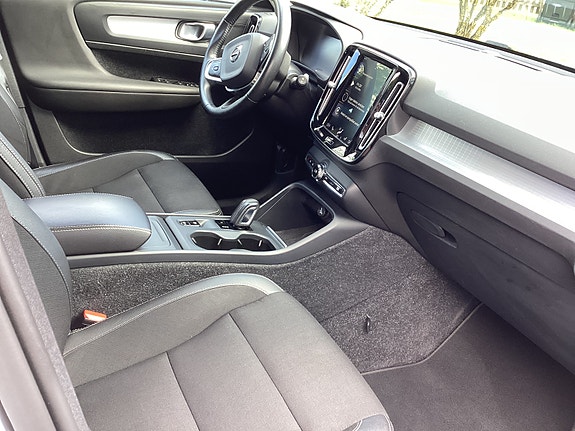 Volvo XC40 8 of 17