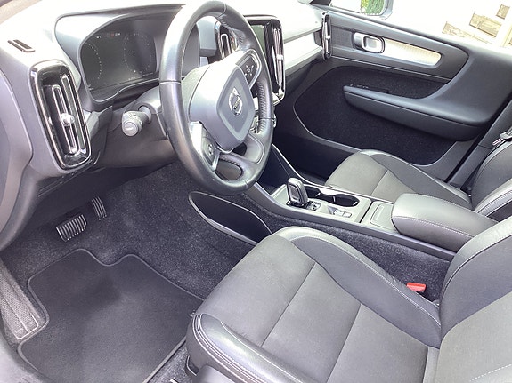 Volvo XC40 9 of 17