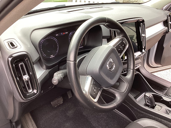 Volvo XC40 13 of 17
