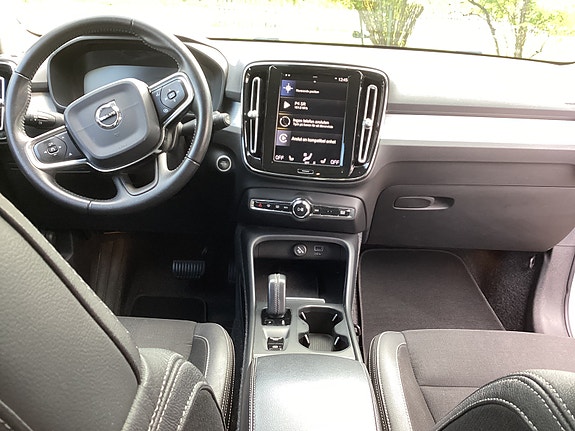 Volvo XC40 7 of 17