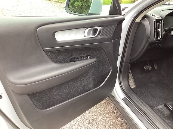 Volvo XC40 10 of 17