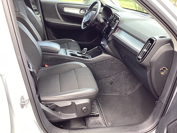Volvo XC40 5 of 17